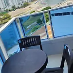 Cartagena apto de 2 habitaciones piso 15 cerca a la playa